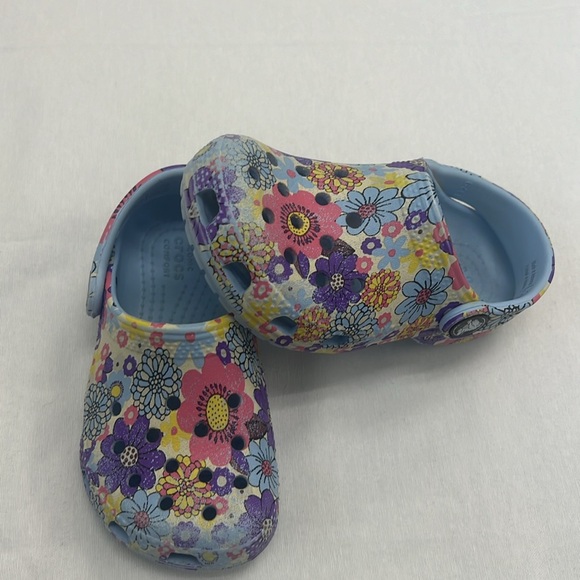 Various girls size 8 shoes, crocs, hey dude, sketchers - Picture 8 of 11